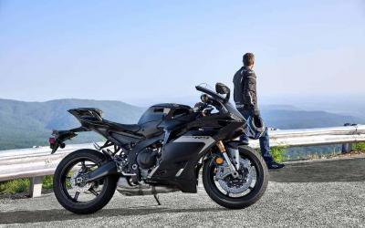 Yamaha YZF-R9 – Moto-Kult:üre Magazine Review